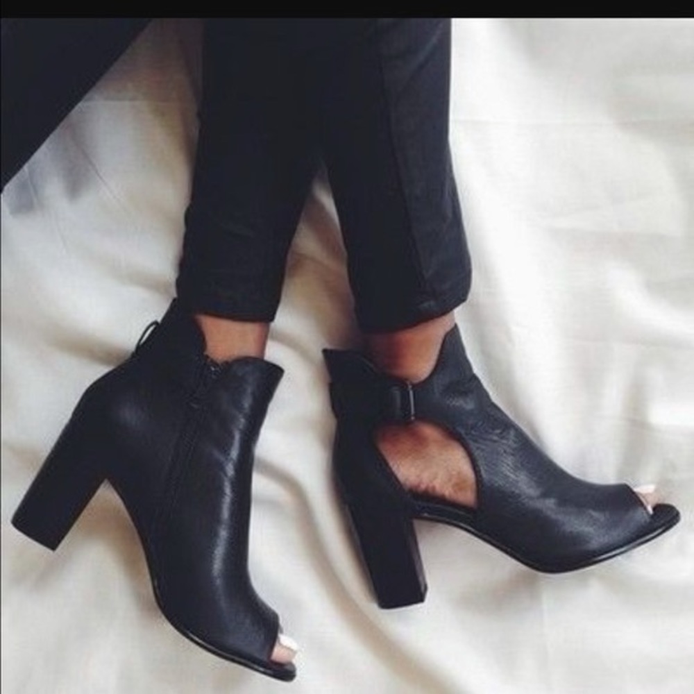 Steve Madden next star peep toe bootie